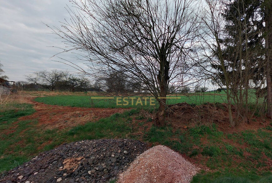 Spoluvlastnický podíl 676 m2 na pozemku v k. ú. Bělá u Pecky